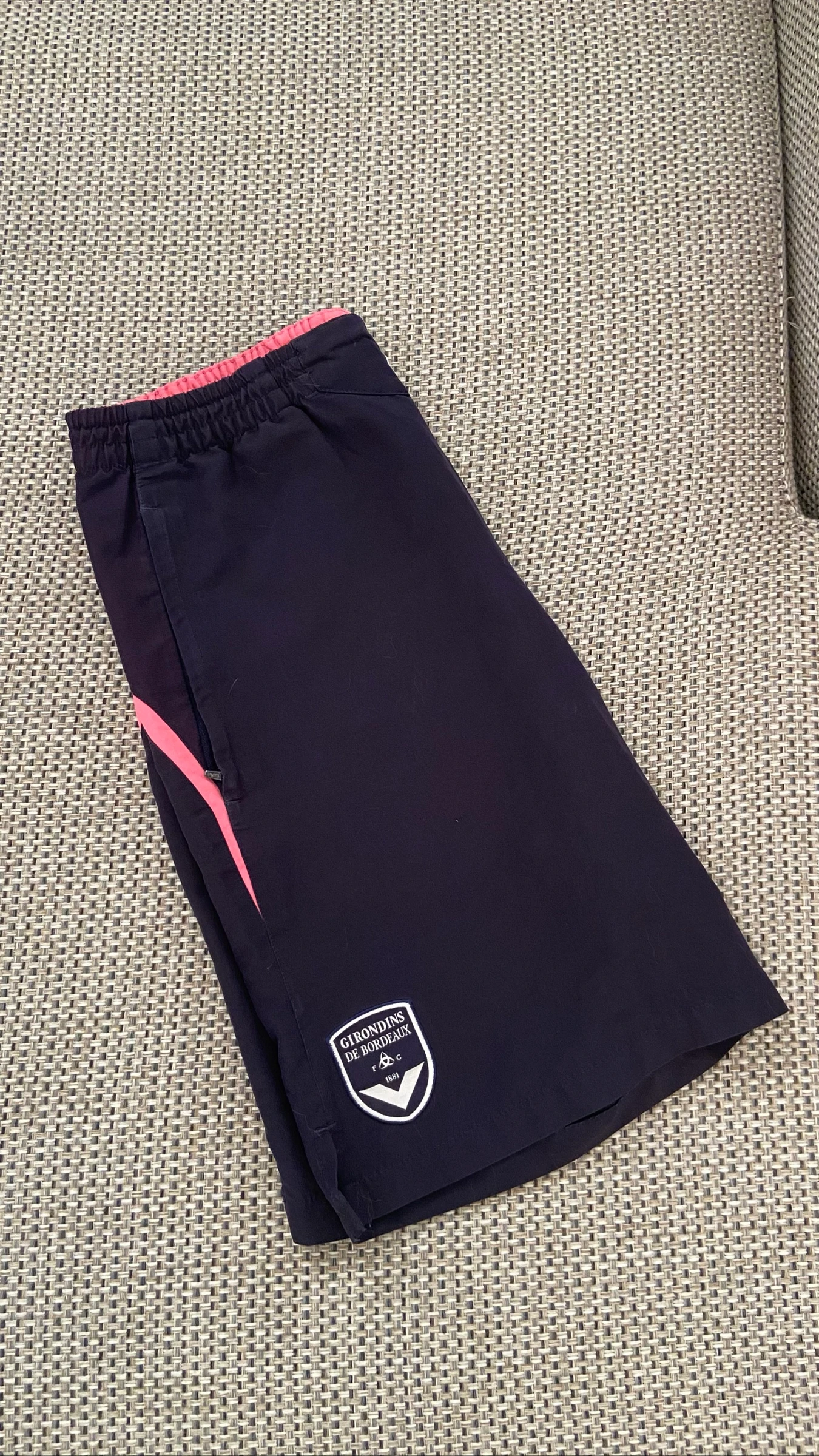 Short bleu marine et rose de foot club de Bordeaux 